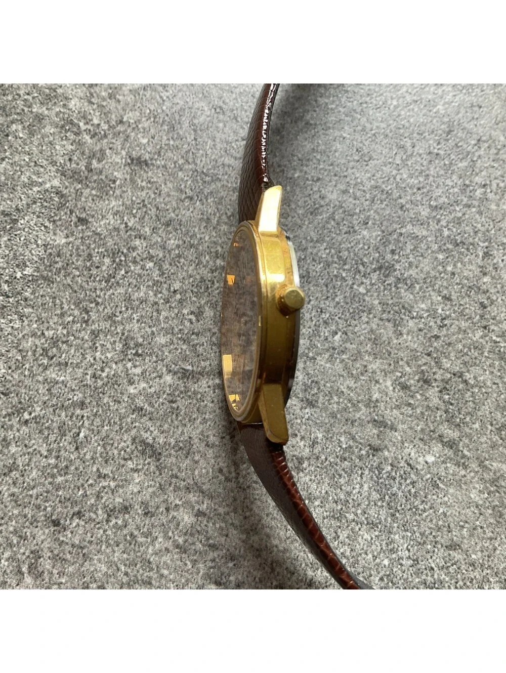 Vintage “Snap Out of It” Quartz Womens Watch 32mm Gold Tone Case Leather Band K